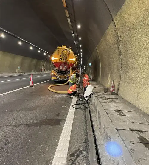 甘南隧道排水渠清淤